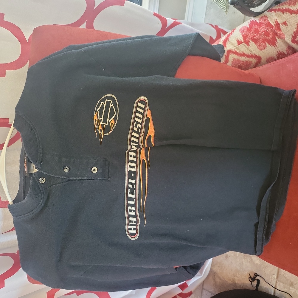 Harley Davidson long-sleeved med black cotton tshirt.